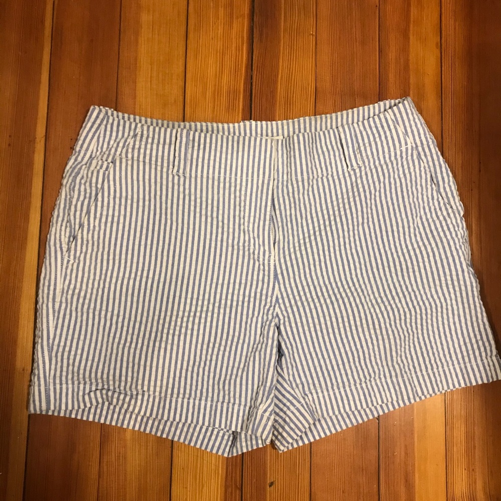 Vineyard Vines women’s blue & white shorts size10